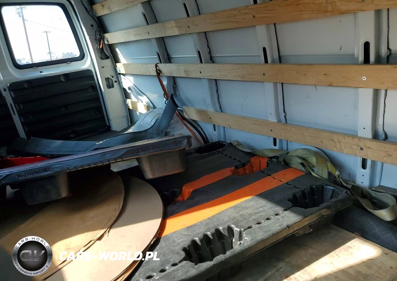 2024 GMC Savana 2500 Cargo Delivery Van VIN:1GTW7AFP1R1233697 - 11