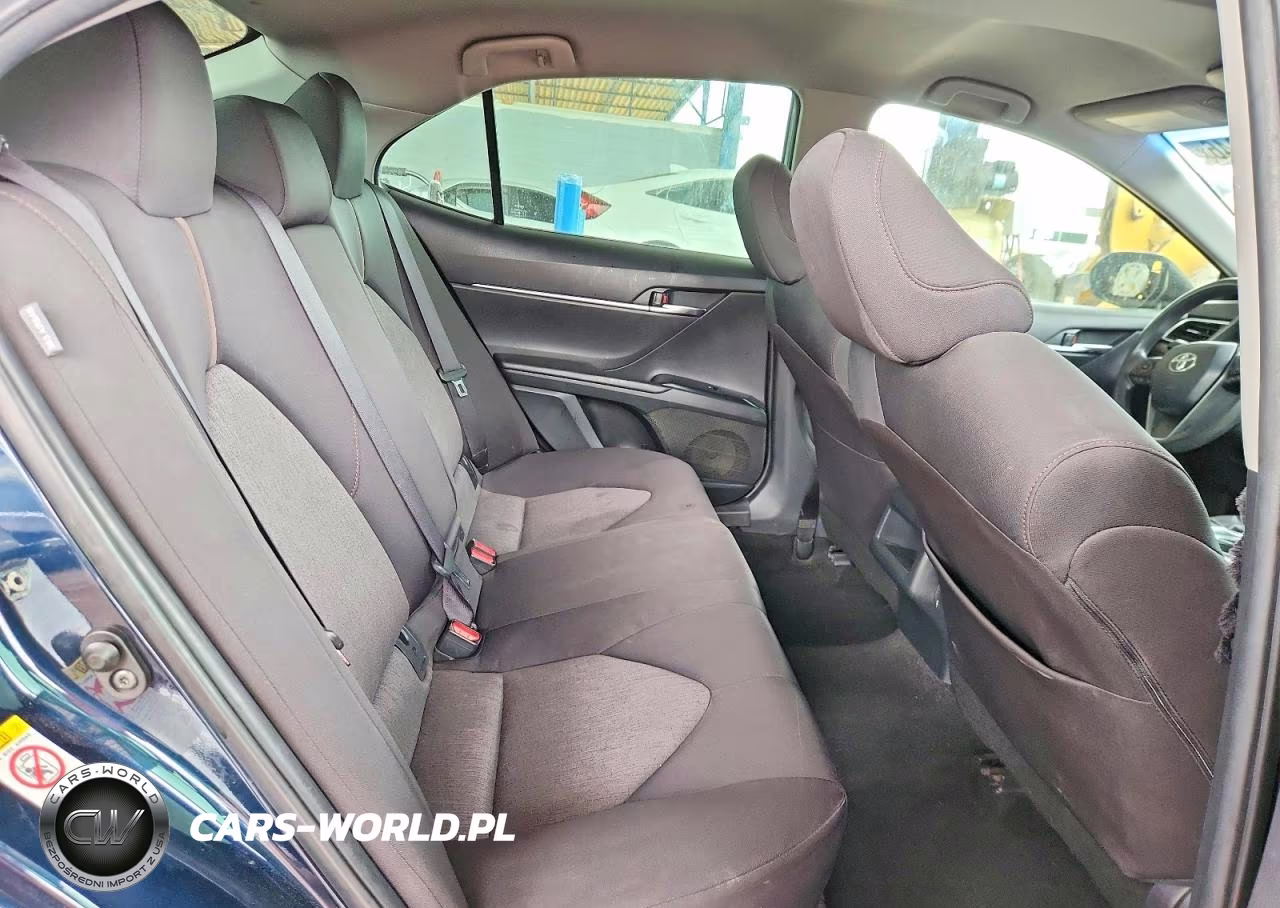 2018 Toyota Camry Le VIN:JTNB11HK6J3041312 - 10