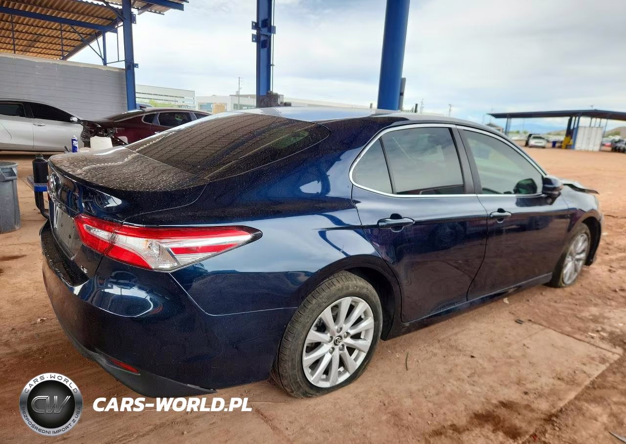 2018 Toyota Camry Le VIN:JTNB11HK6J3041312 - 3