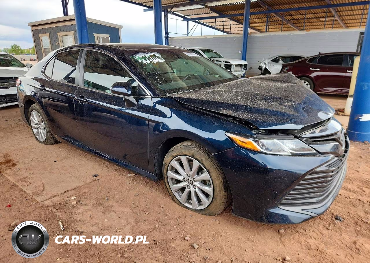 2018 Toyota Camry Le VIN:JTNB11HK6J3041312 - 4