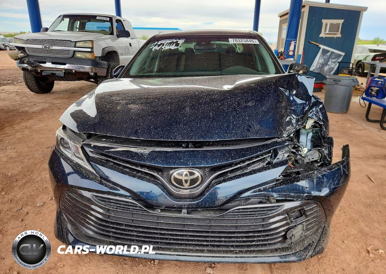 2018 Toyota Camry Le VIN:JTNB11HK6J3041312 - 5