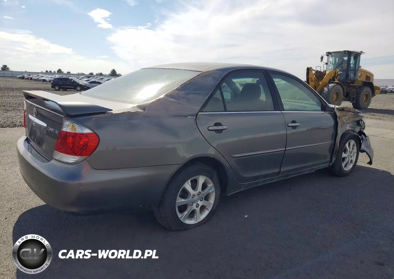 2005 Toyota Camry Le VIN:4T1BE32K55U583719 - 3