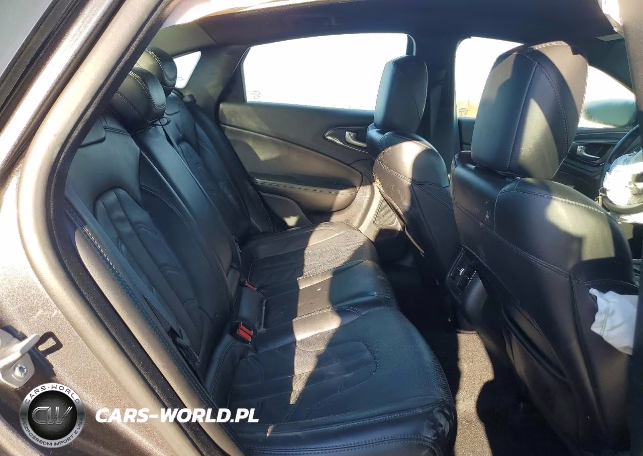 2015 Chrysler 200 S VIN:1C3CCCDG3FN627787 - 10