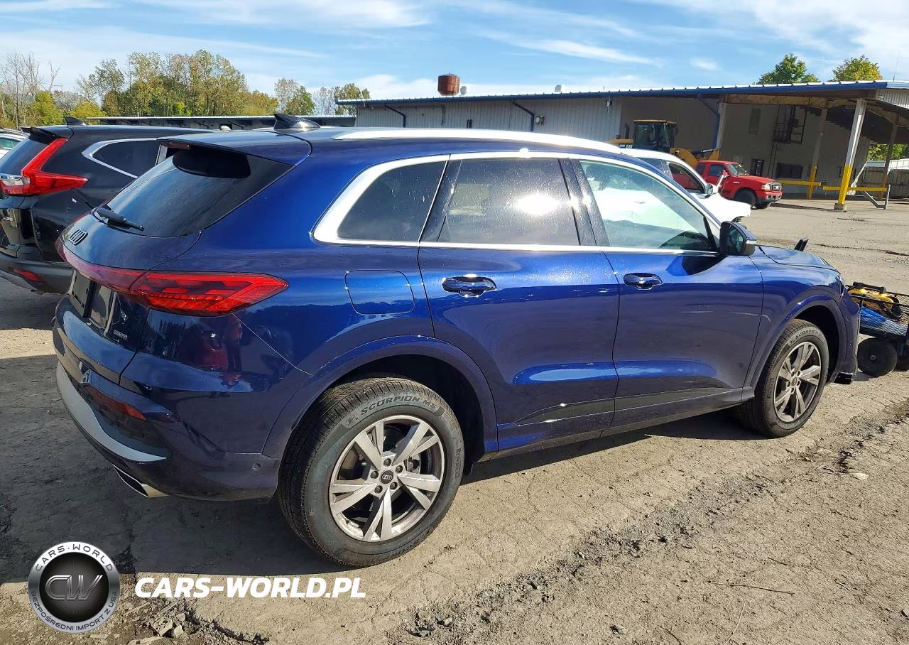 2025 Audi Q5 Premium VIN:WA11AAGUXS2115478 - 3