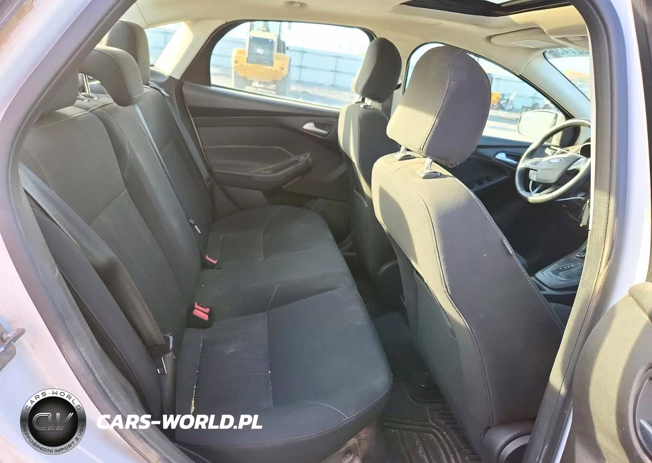 2016 Ford Focus Se VIN:1FADP3F25GL244457 - 10