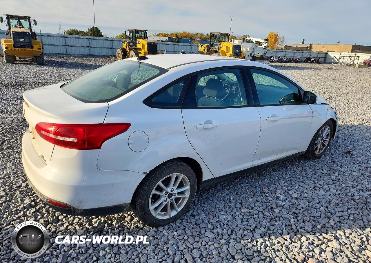 2016 Ford Focus Se VIN:1FADP3F25GL244457 - 3