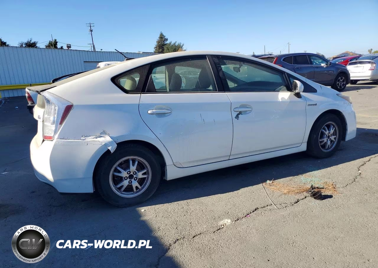 2011 Toyota Prius Two VIN:JTDKN3DUXB5313829 - 3