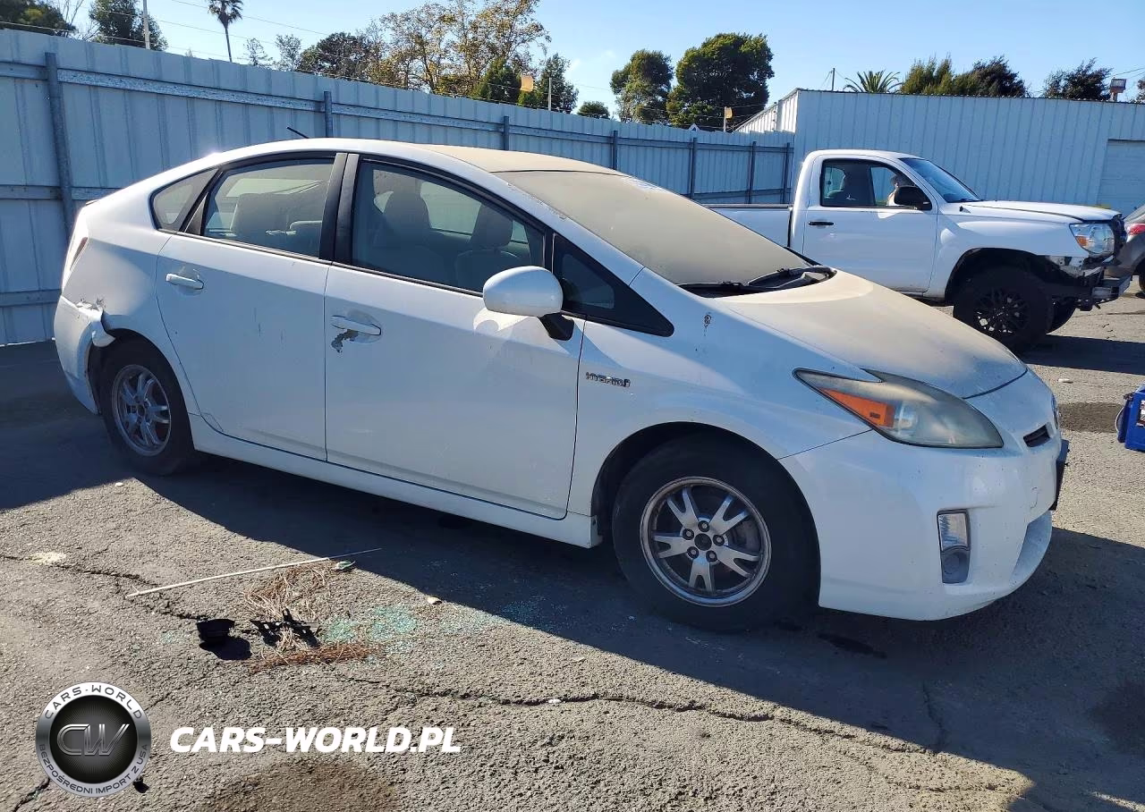2011 Toyota Prius Two VIN:JTDKN3DUXB5313829 - 4