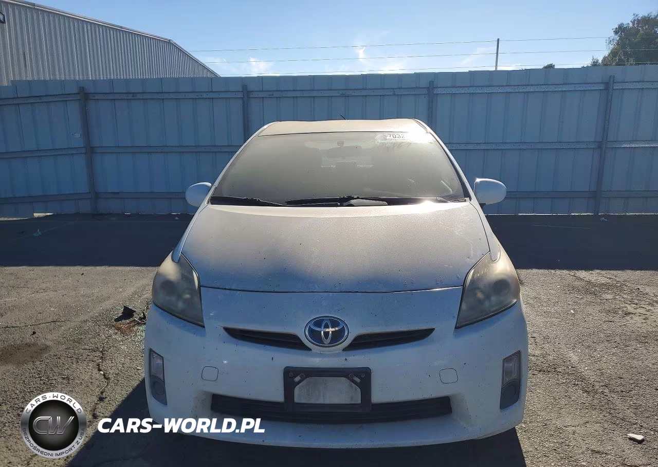 2011 Toyota Prius Two VIN:JTDKN3DUXB5313829 - 5