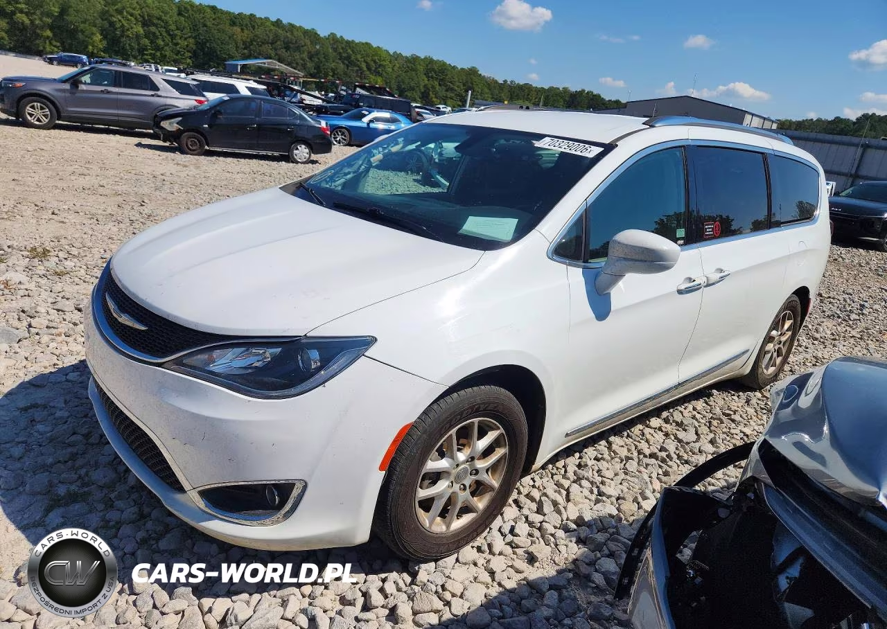 2020 Chrysler Pacifica Touring L VIN:2C4RC1BG7LR115073 - 1