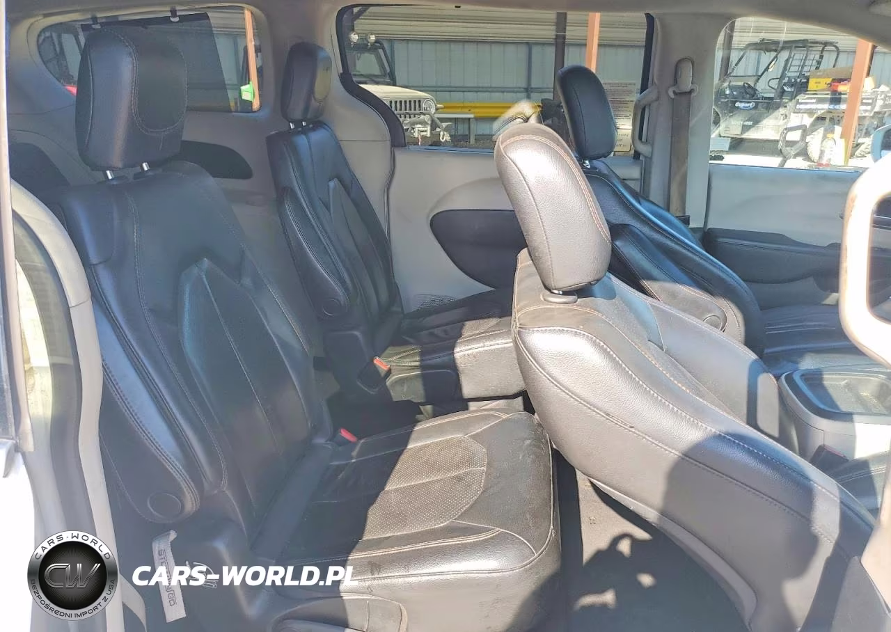 2020 Chrysler Pacifica Touring L VIN:2C4RC1BG7LR115073 - 11