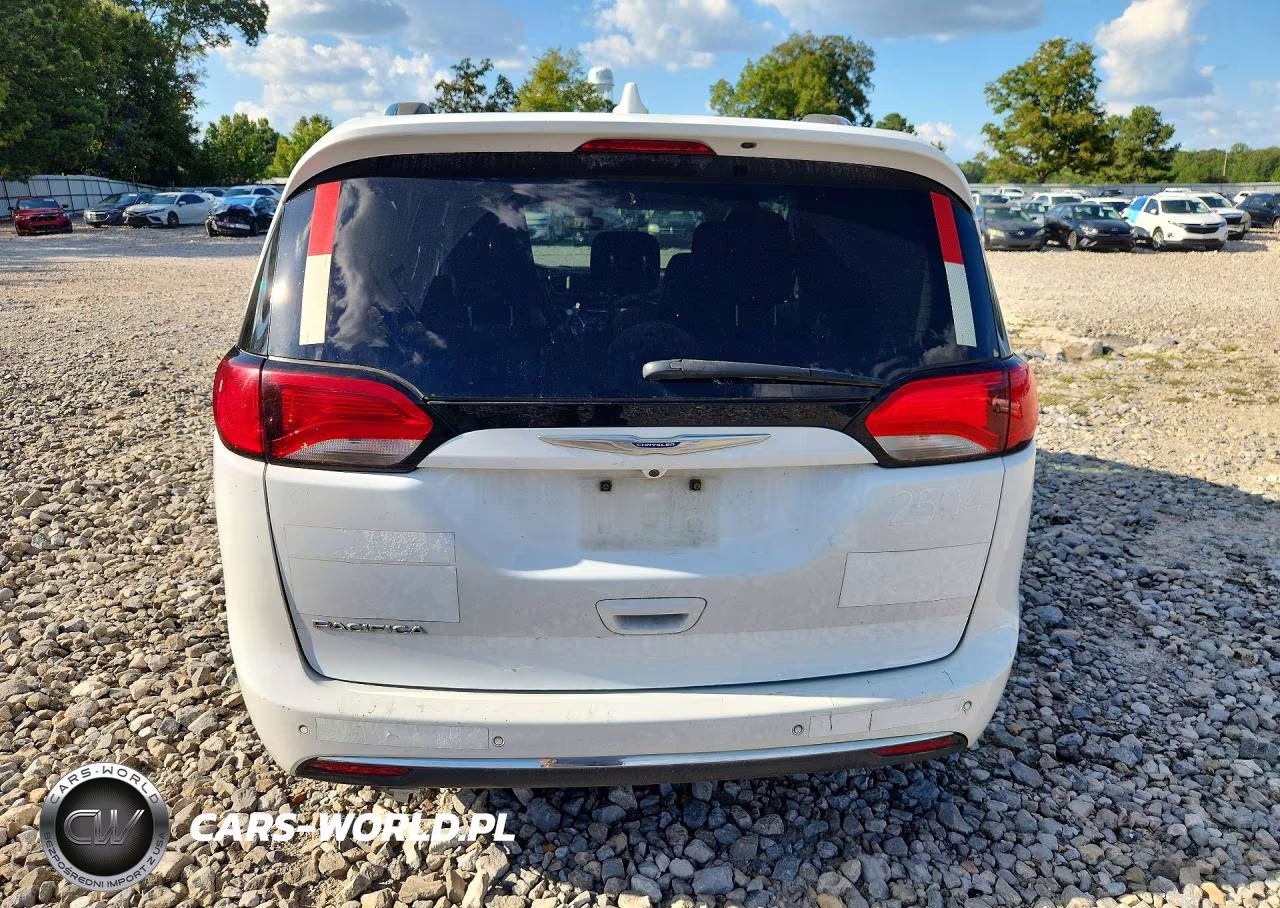 2020 Chrysler Pacifica Touring L VIN:2C4RC1BG7LR115073 - 6