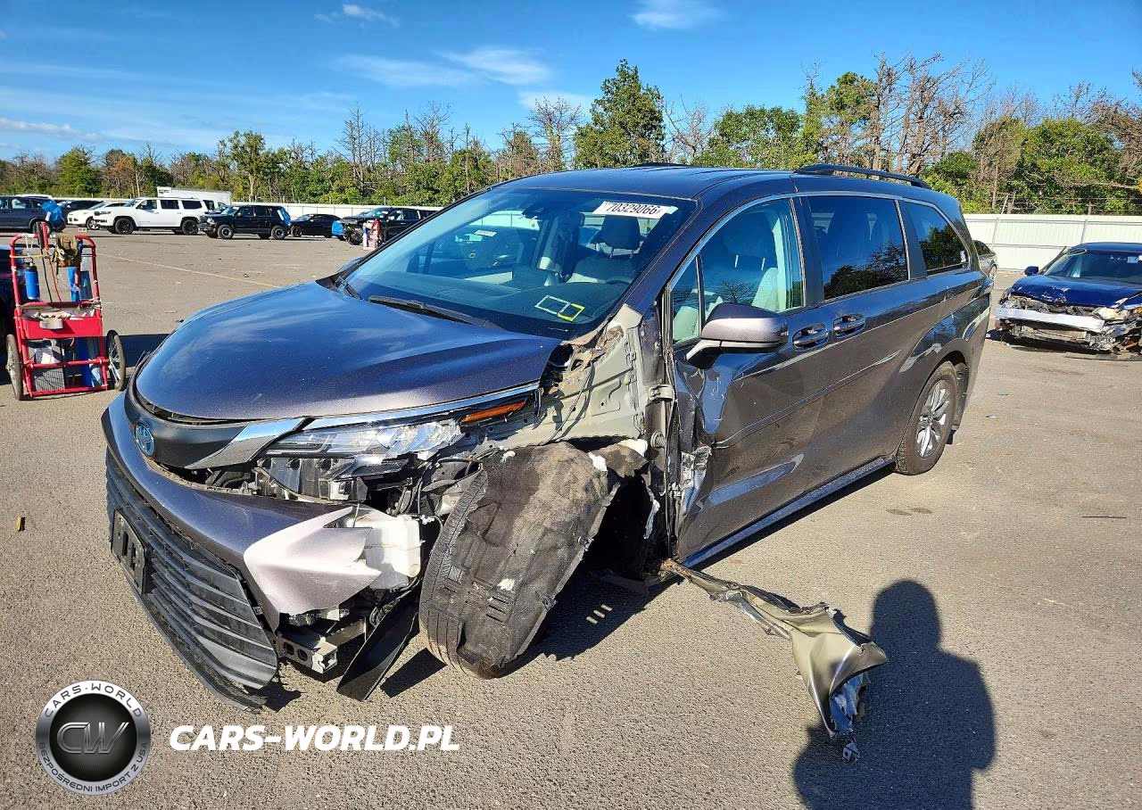 2022 Toyota Sienna Le