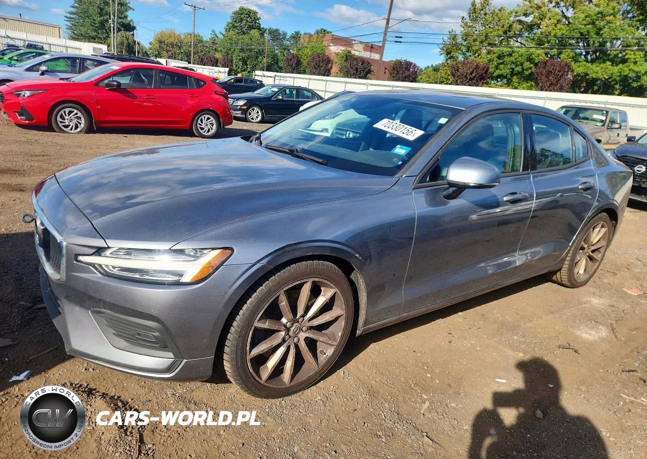 2020 Volvo S60 T6 Momentum