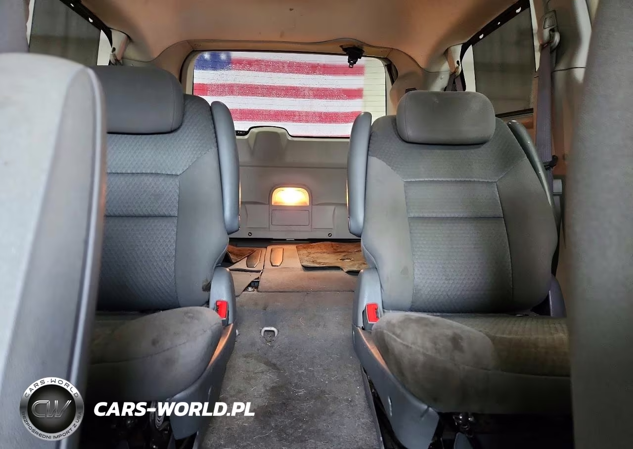 2010 Chrysler Town & Country Touring VIN:2A4RR5D1XAR271680 - 10