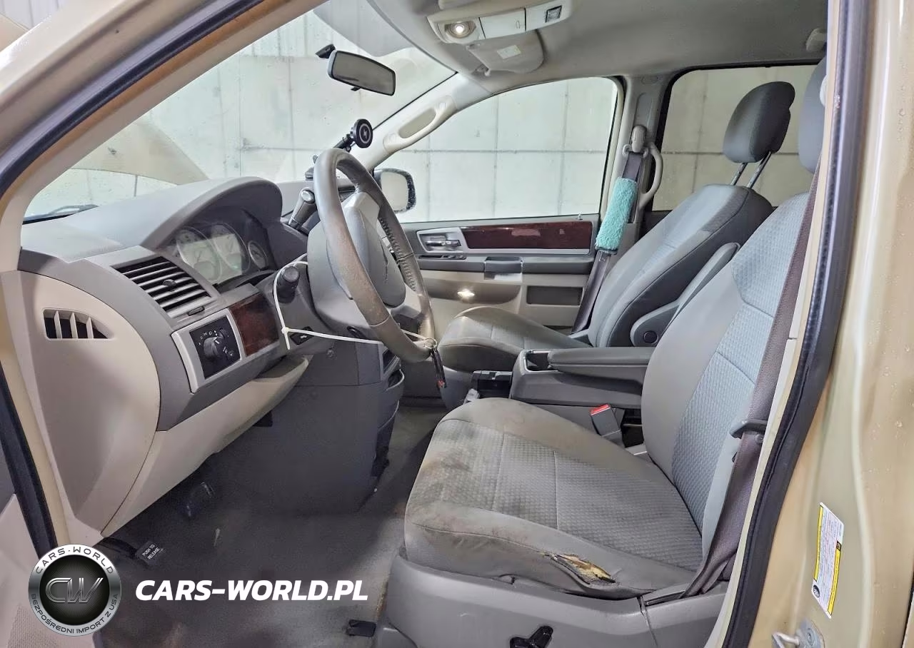2010 Chrysler Town & Country Touring VIN:2A4RR5D1XAR271680 - 7