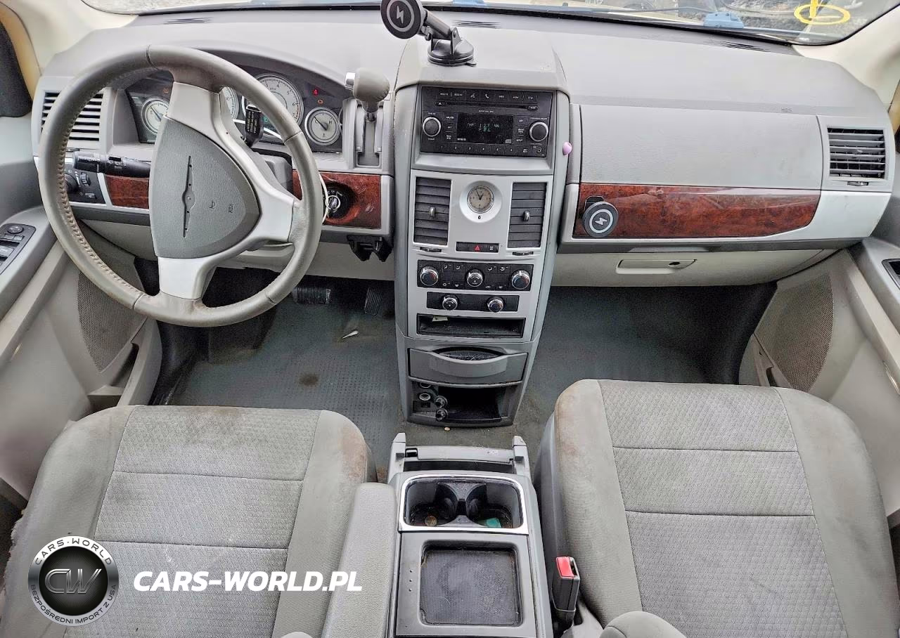 2010 Chrysler Town & Country Touring VIN:2A4RR5D1XAR271680 - 8