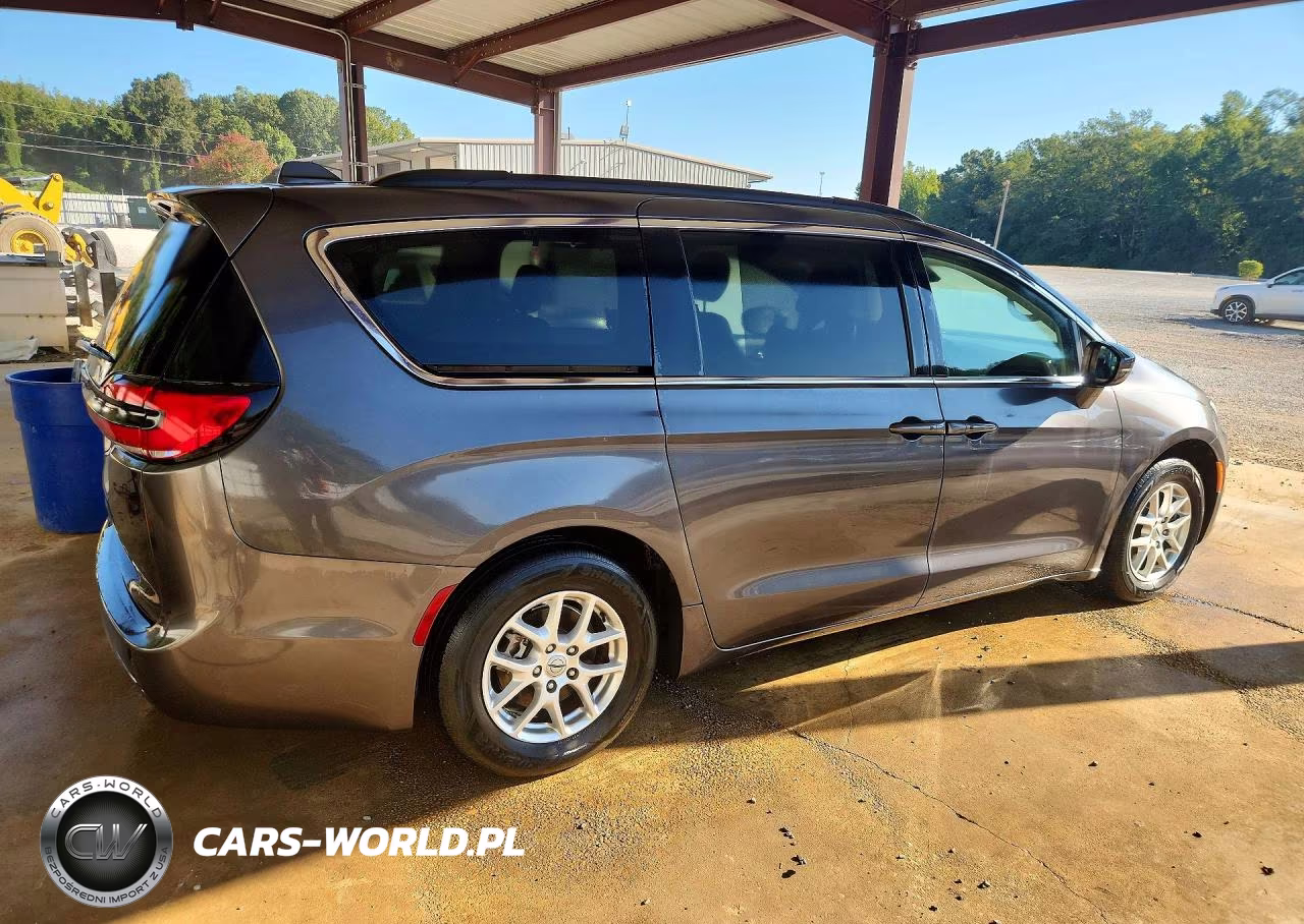 2022 Chrysler Pacifica Touring L VIN:2C4RC1BG0NR116939 - 3