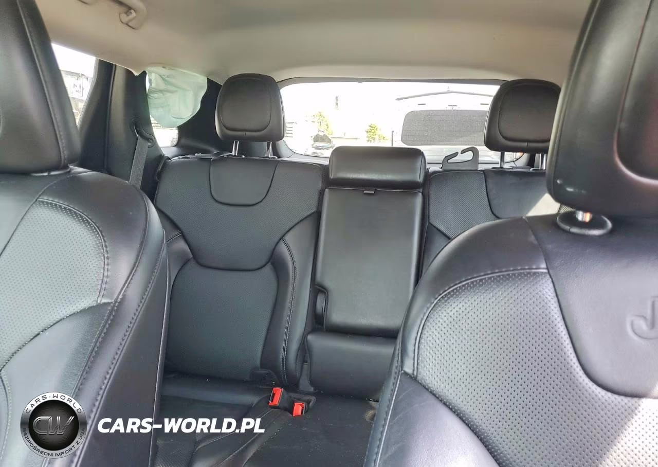 2020 Jeep Cherokee Latitude Plus VIN:1C4PJLLX8LD632120 - 10