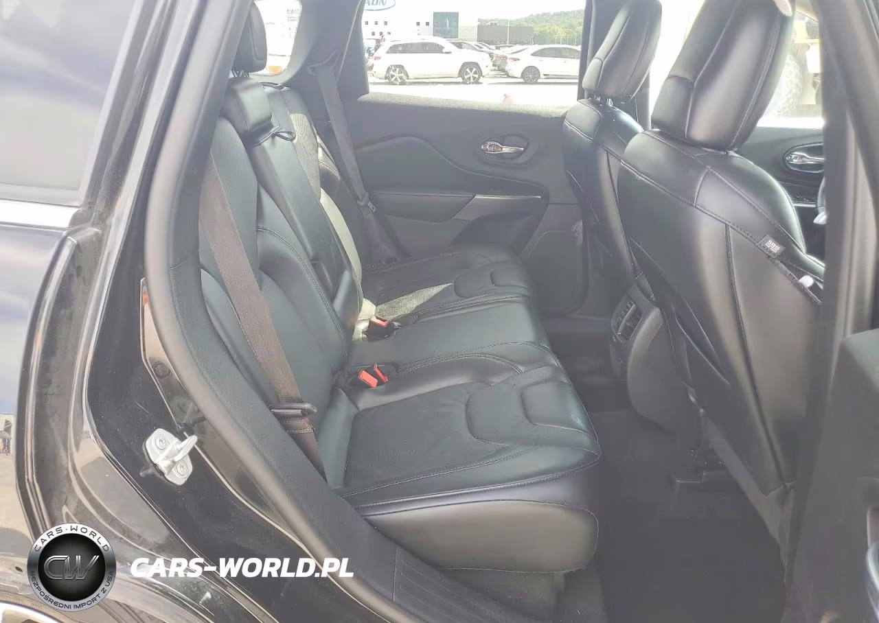2020 Jeep Cherokee Latitude Plus VIN:1C4PJLLX8LD632120 - 11