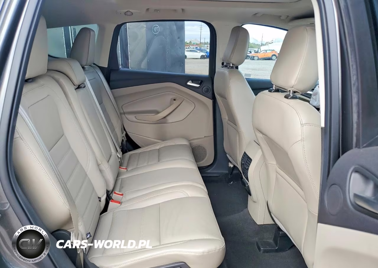 2018 Ford Escape Titanium VIN:1FMCU9J93JUA72352 - 10