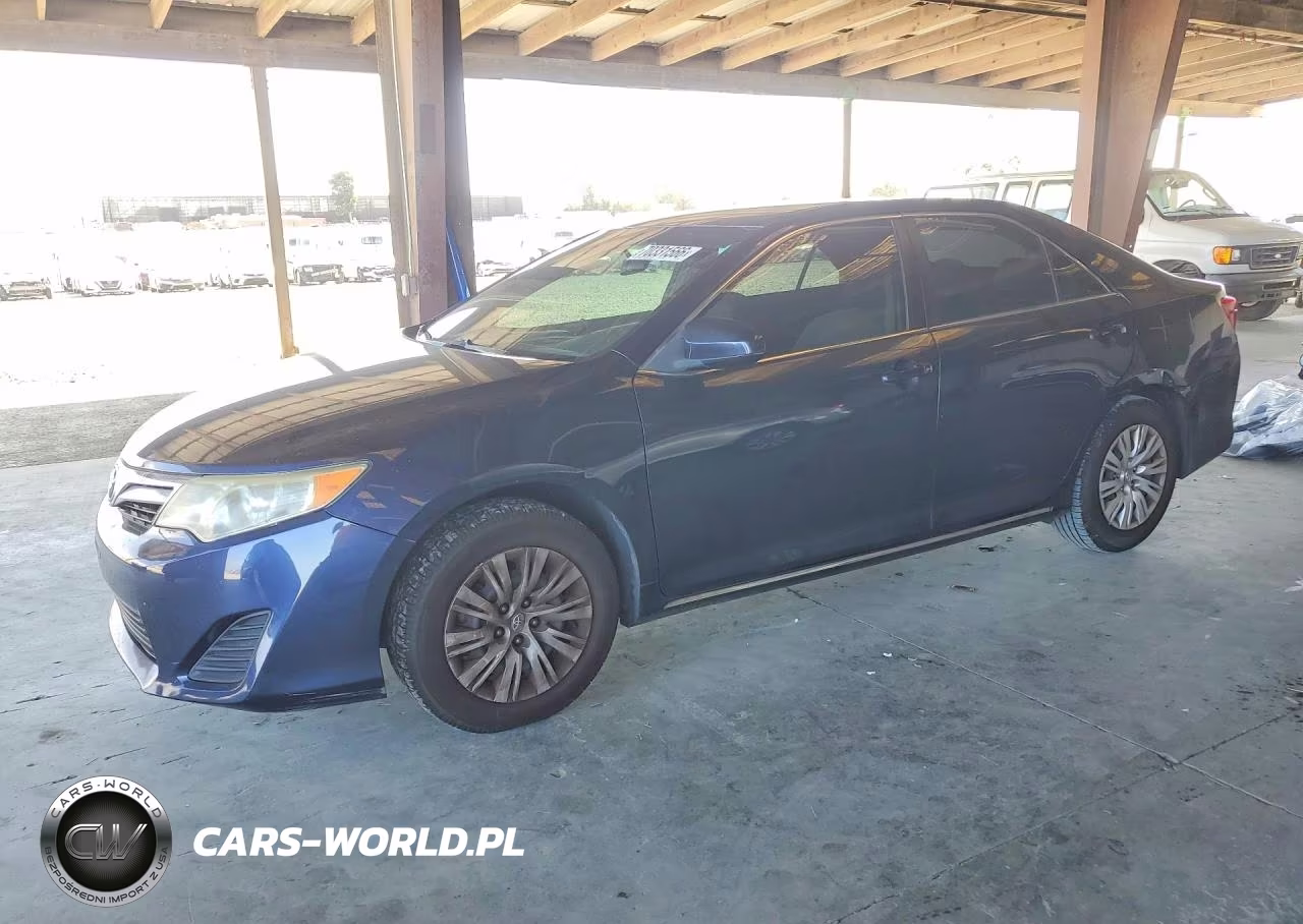 2014 Toyota Camry Le – zdjęcie 1 z 12