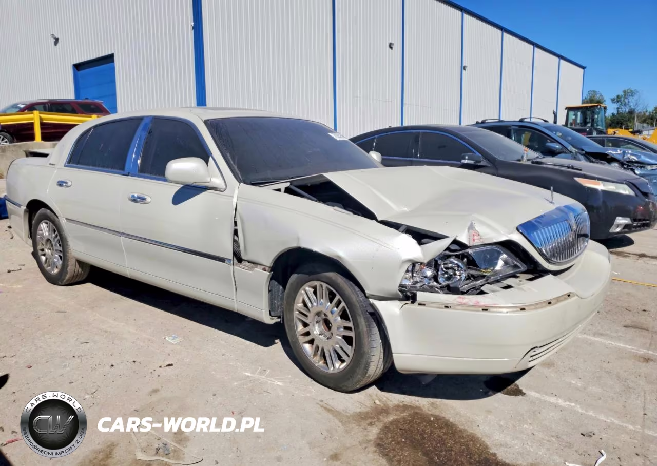 2006 Lincoln Town Car Designer VIN:1LNHM83VX6Y651252 - 4