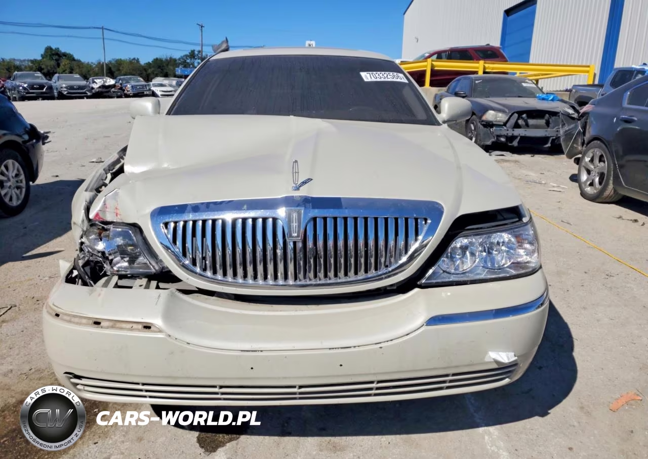 2006 Lincoln Town Car Designer VIN:1LNHM83VX6Y651252 - 5