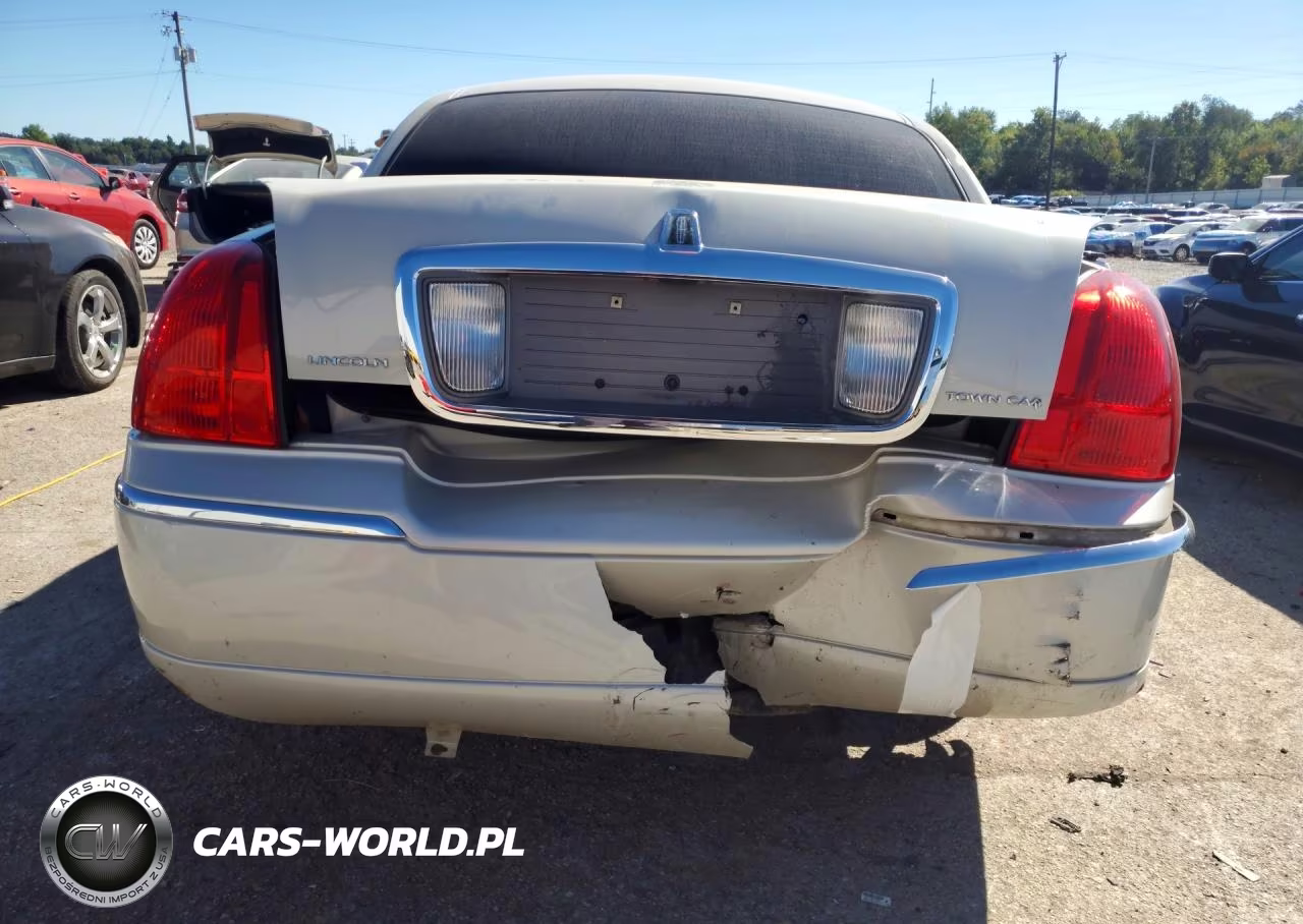 2006 Lincoln Town Car Designer VIN:1LNHM83VX6Y651252 - 6