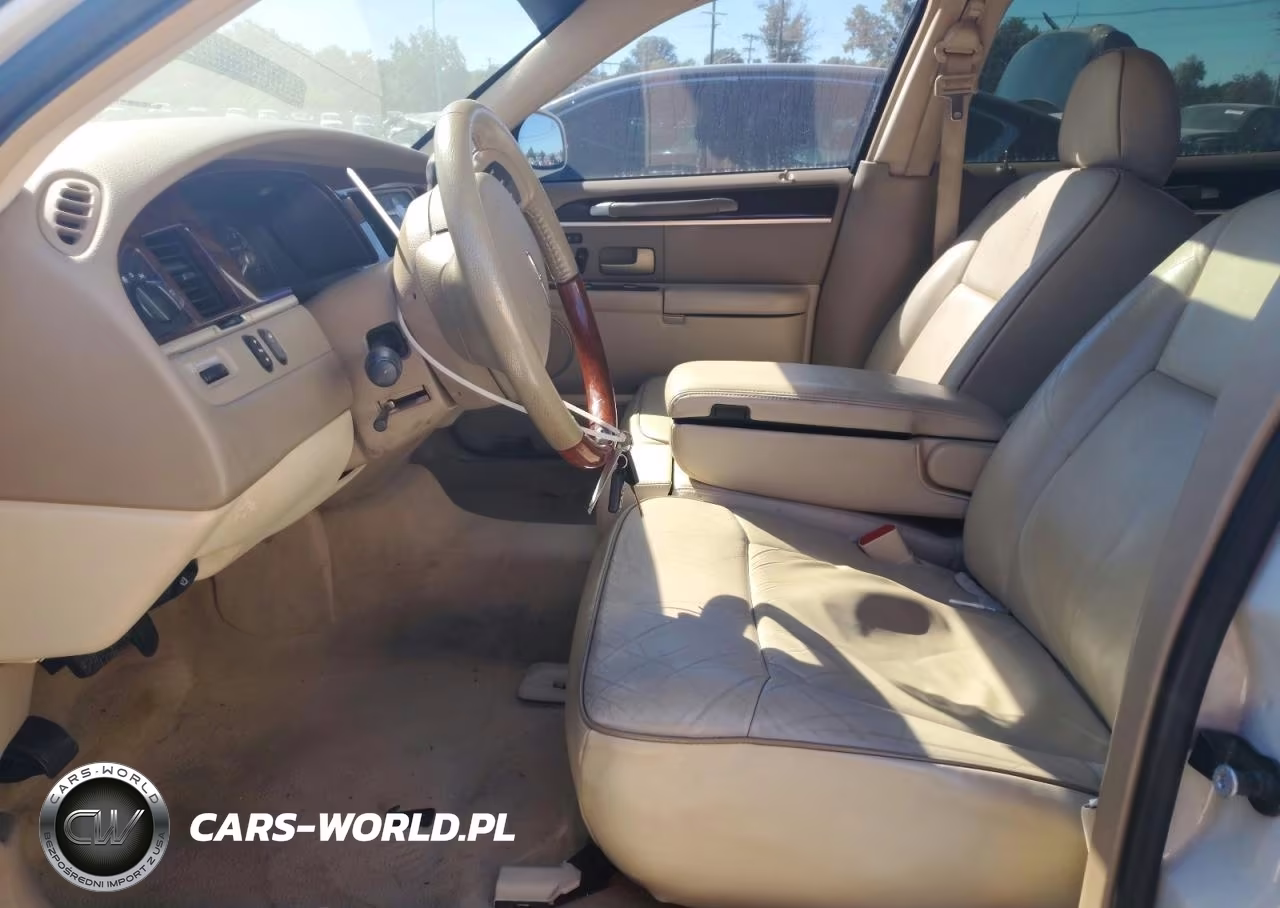 2006 Lincoln Town Car Designer VIN:1LNHM83VX6Y651252 - 7