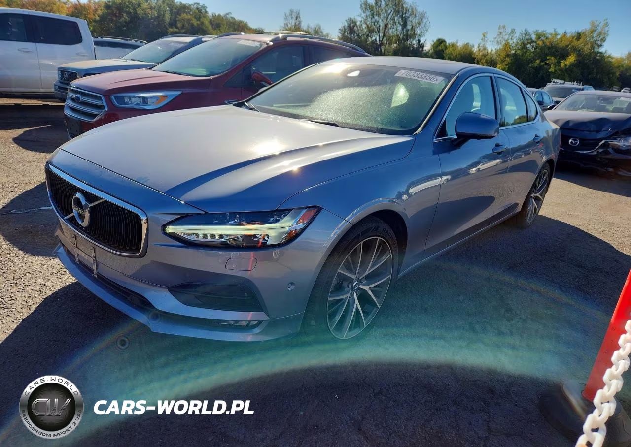 2017 Volvo S90 T6 Momentum