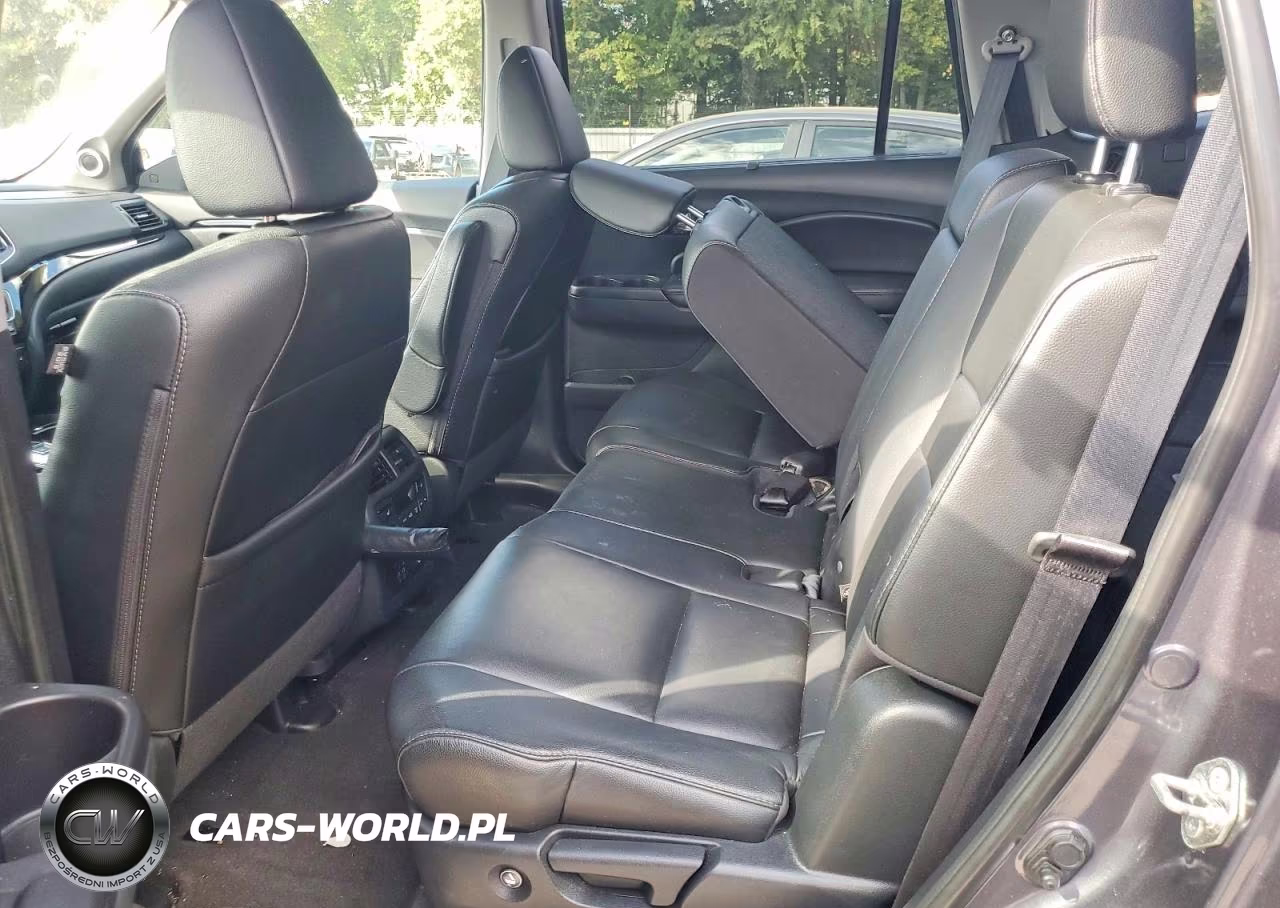 2019 Honda Pilot Touring VIN:5FNYF5H93KB038120 - 10