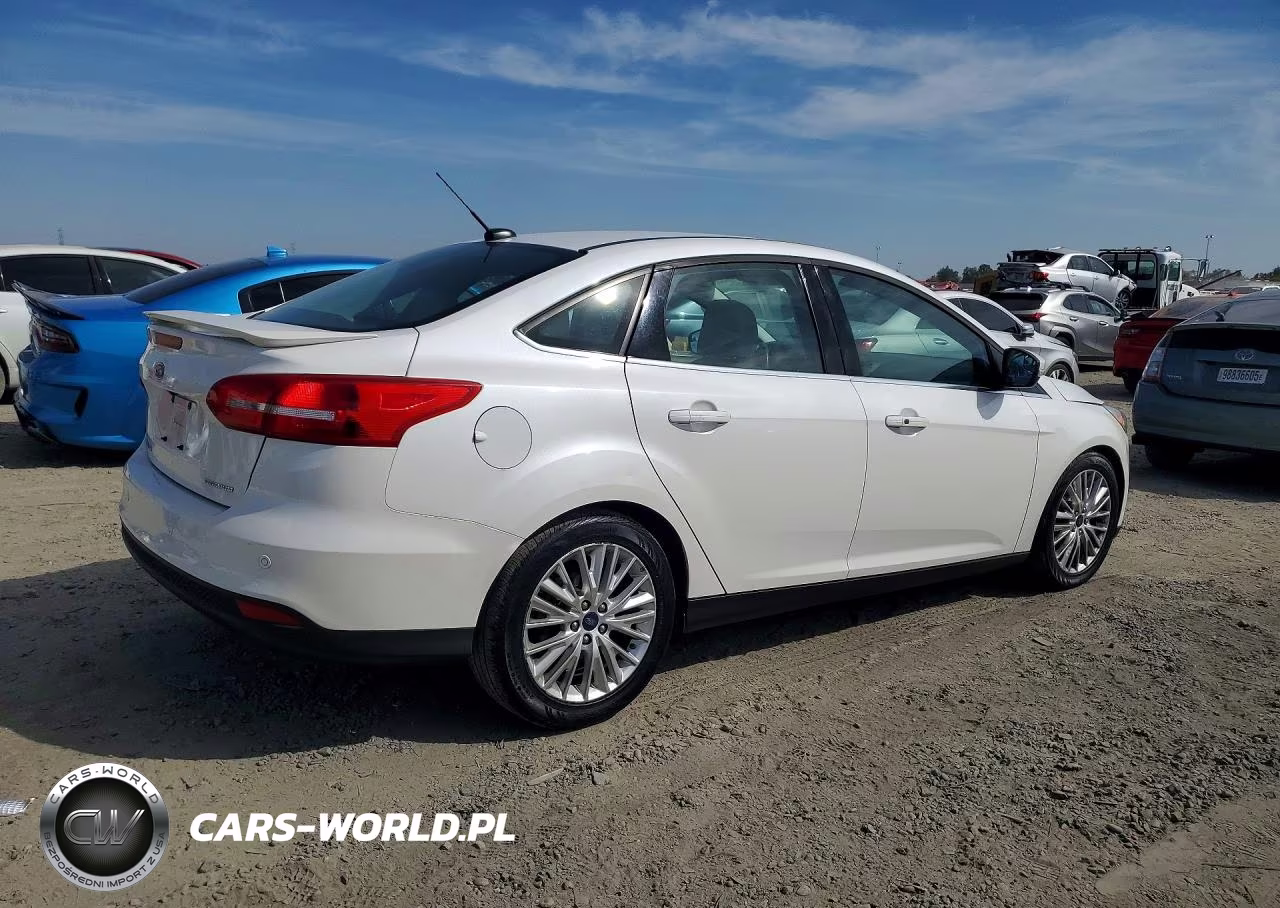 2017 Ford Focus Titanium VIN:1FADP3J21HL288173 - 3