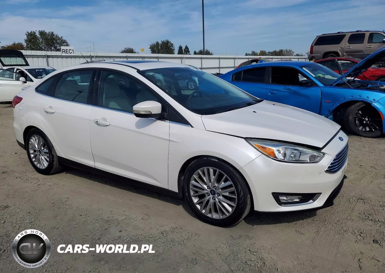 2017 Ford Focus Titanium VIN:1FADP3J21HL288173 - 4