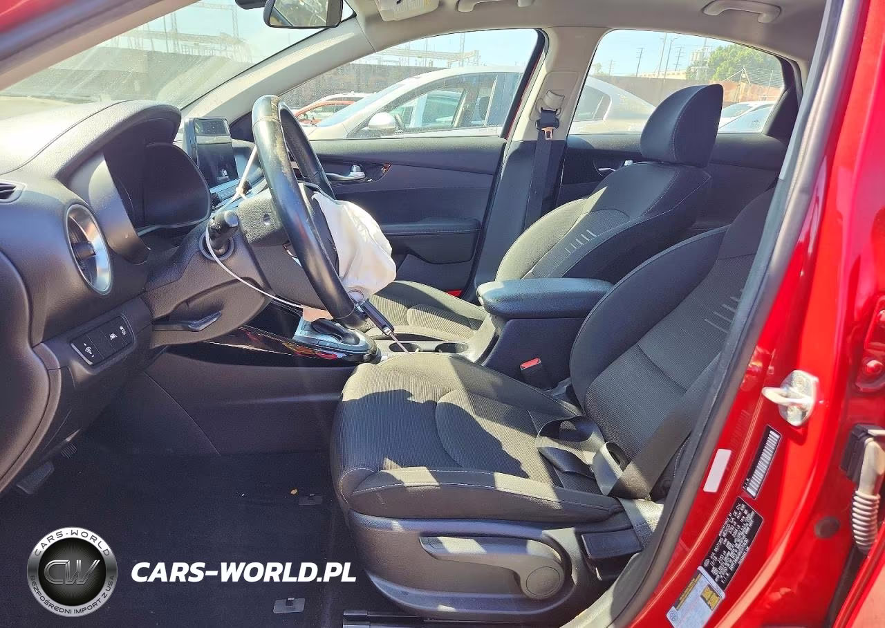2019 Kia Forte S VIN:3KPF34AD4KE070590 - 7