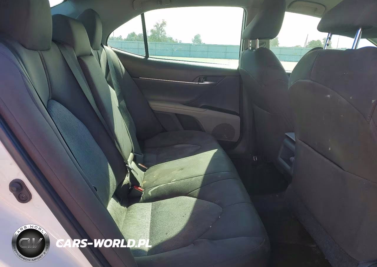 2019 Toyota Camry Le VIN:4T1B11HK1KU814649 - 10