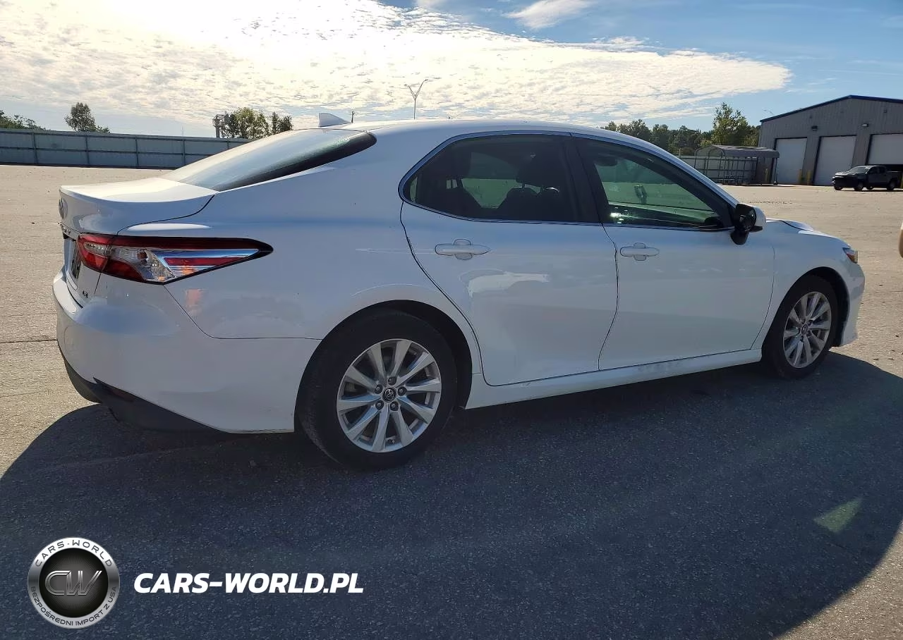 2019 Toyota Camry Le VIN:4T1B11HK1KU814649 - 3