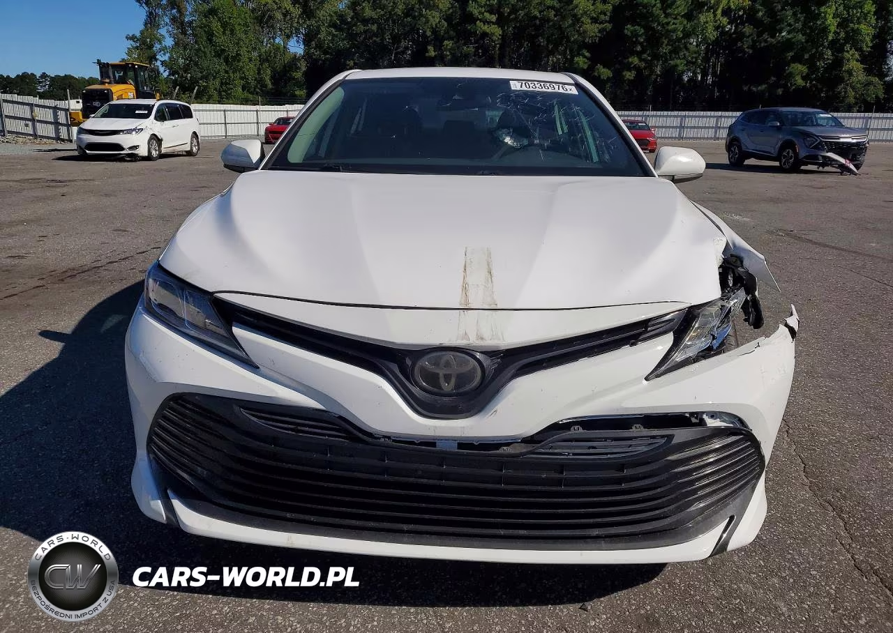 2019 Toyota Camry Le VIN:4T1B11HK1KU814649 - 5
