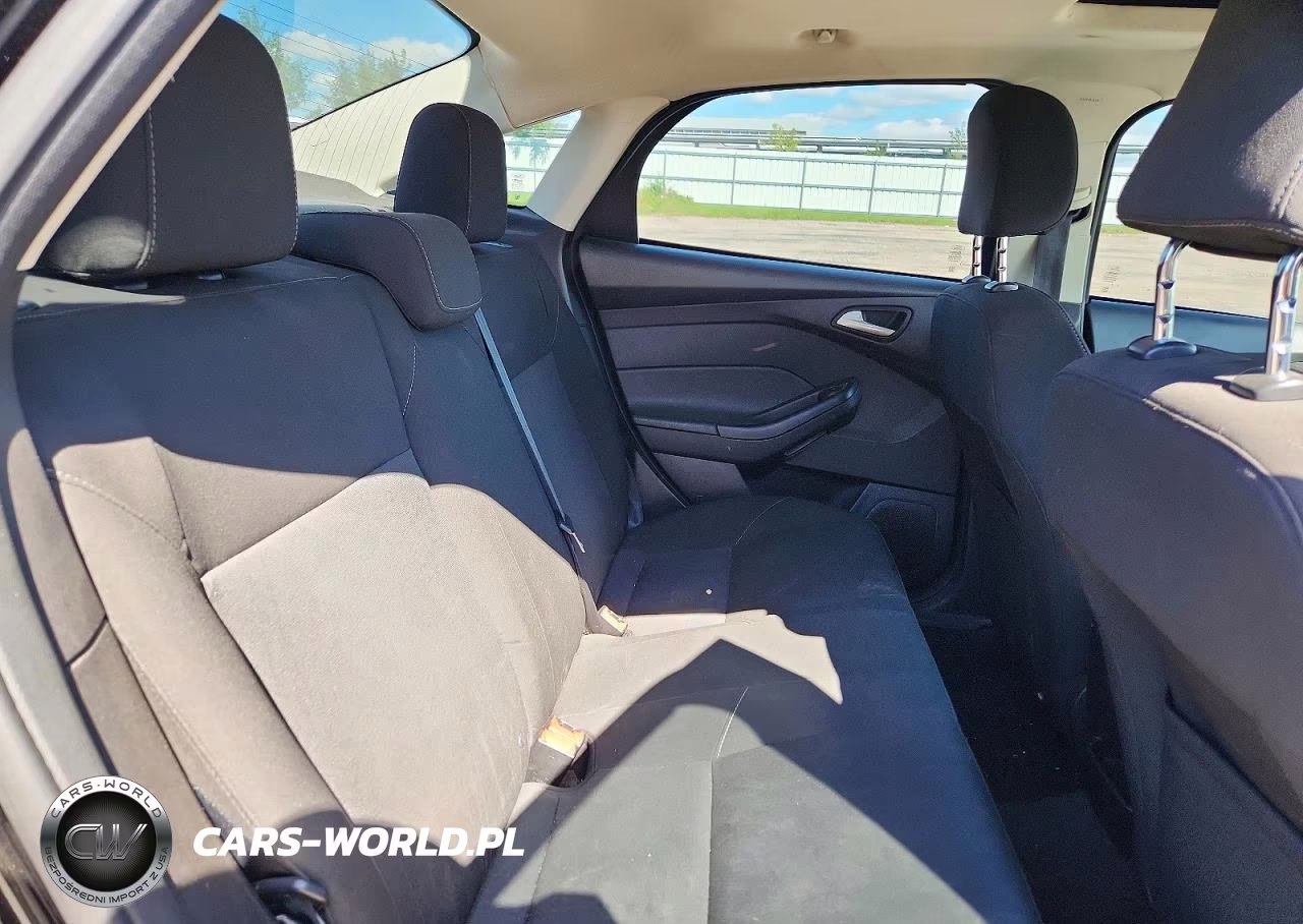 2015 Ford Focus 4D VIN:1FADP3F29FL253452 - 10