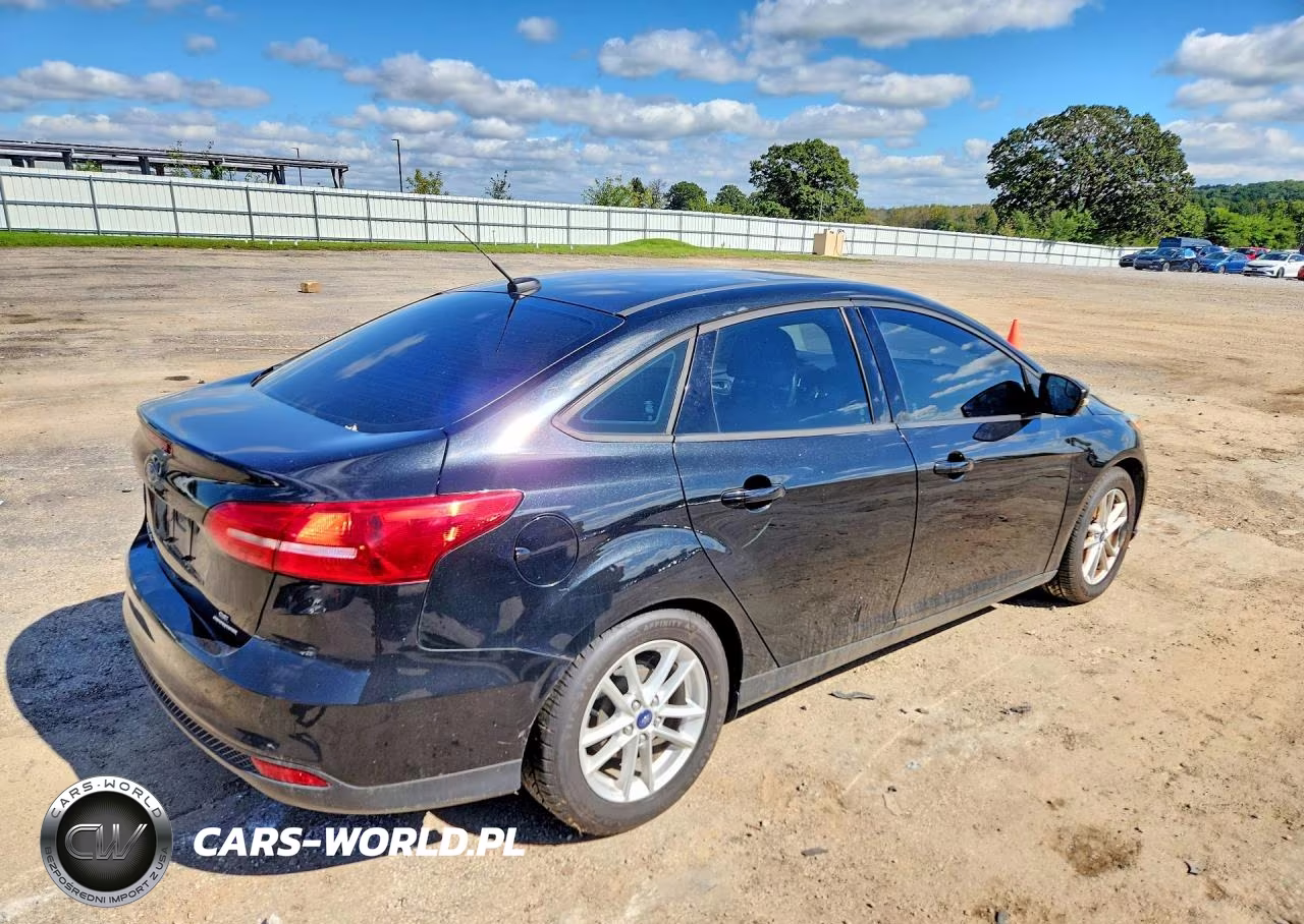 2015 Ford Focus 4D VIN:1FADP3F29FL253452 - 3