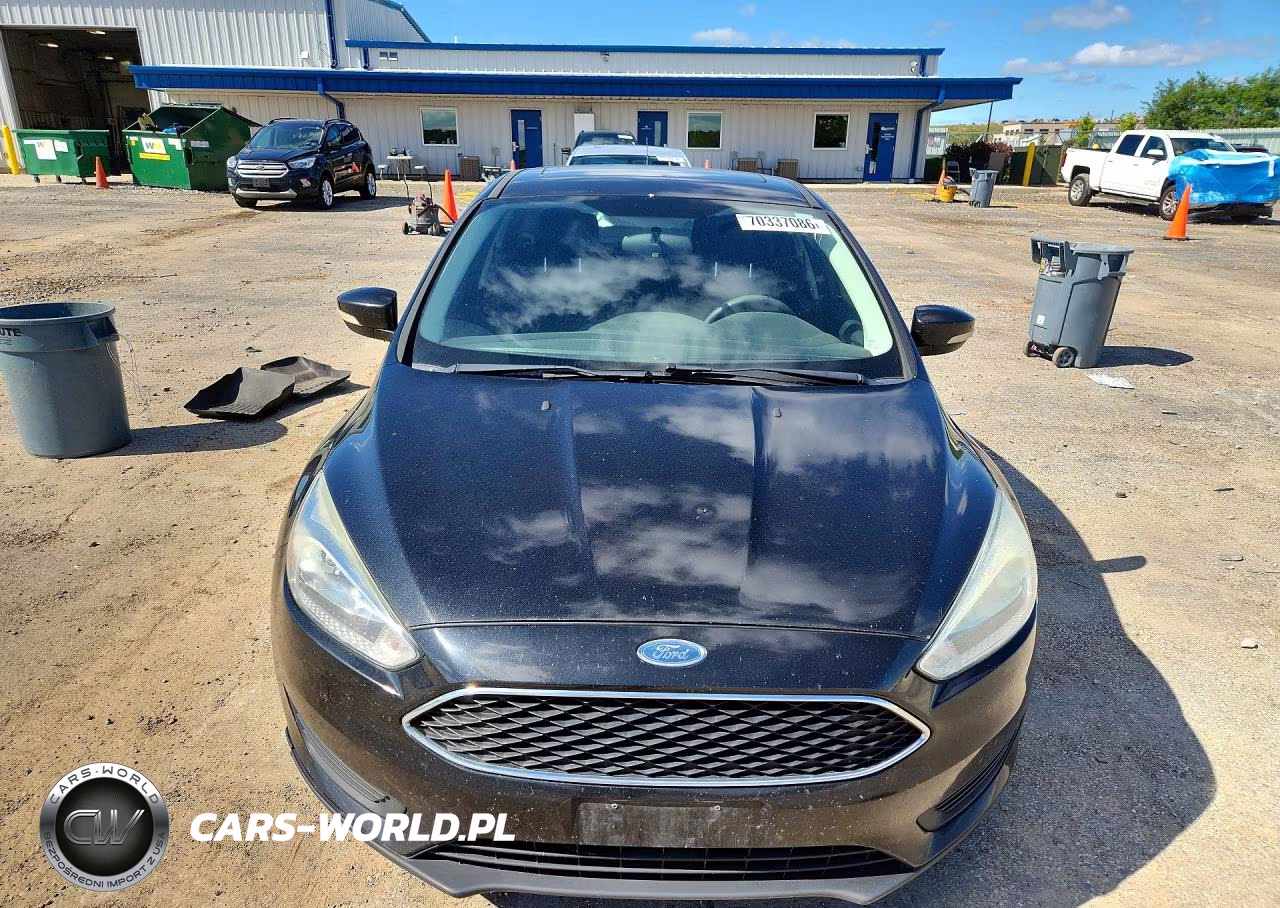 2015 Ford Focus 4D VIN:1FADP3F29FL253452 - 5
