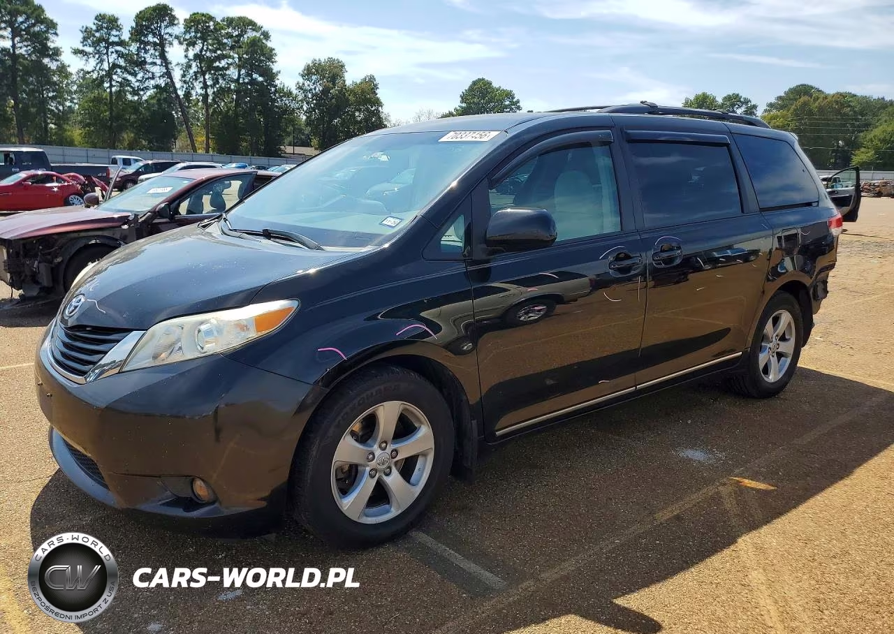 2012 Toyota Sienna Le – zdjęcie 1 z 13