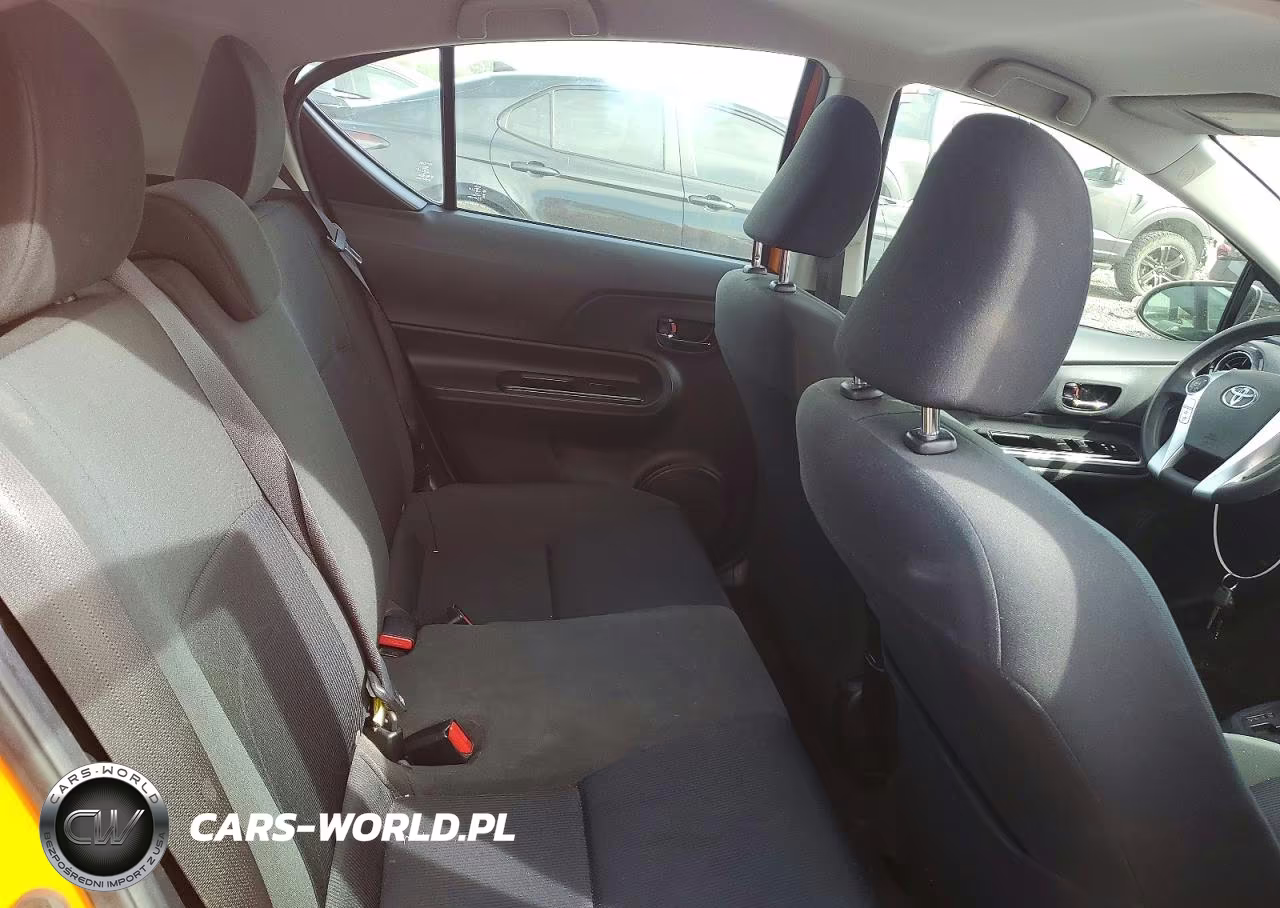 2015 Toyota Prius C Two VIN:JTDKDTB38F1088840 - 10