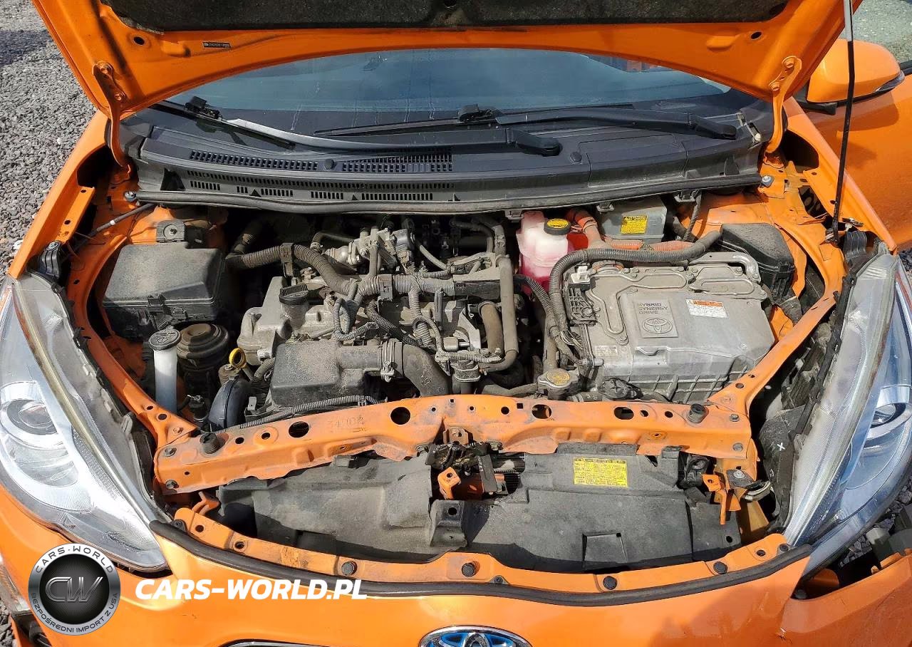 2015 Toyota Prius C Two VIN:JTDKDTB38F1088840 - 11