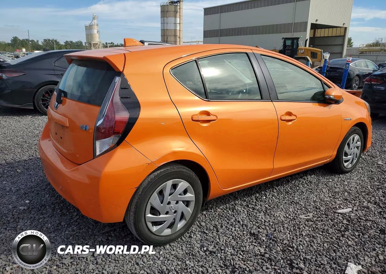 2015 Toyota Prius C Two VIN:JTDKDTB38F1088840 - 3