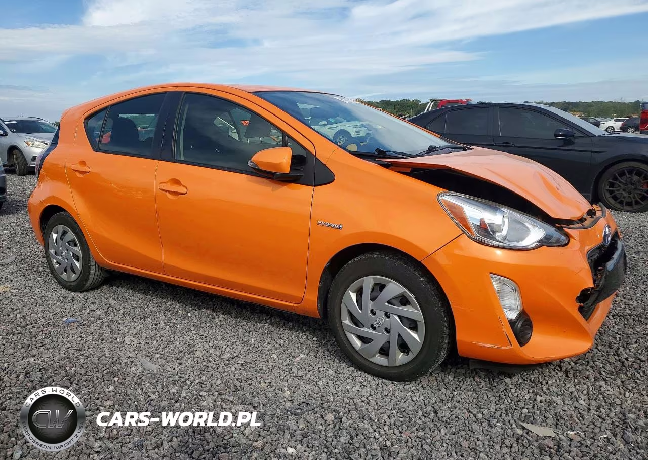 2015 Toyota Prius C Two VIN:JTDKDTB38F1088840 - 4