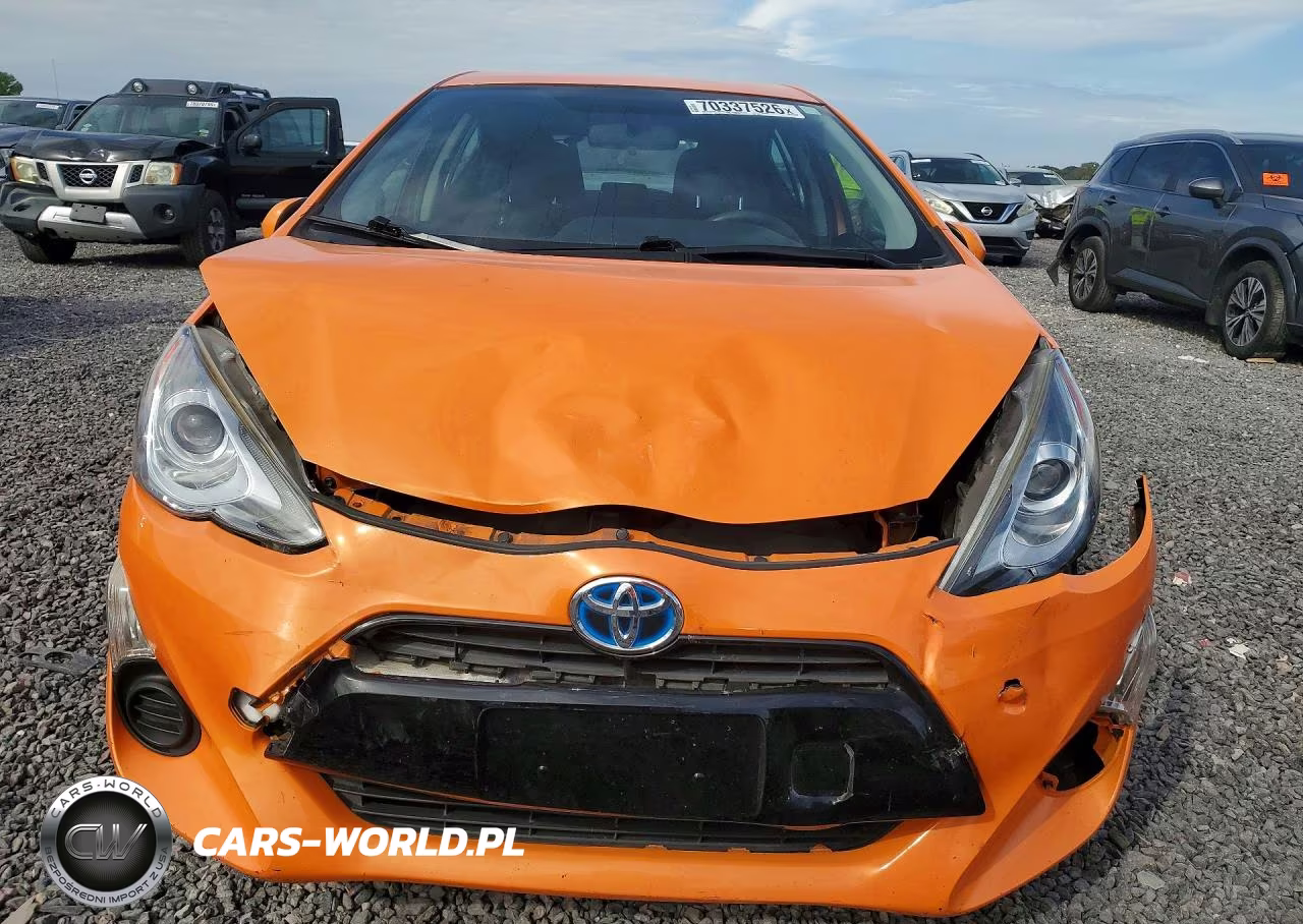 2015 Toyota Prius C Two VIN:JTDKDTB38F1088840 - 5