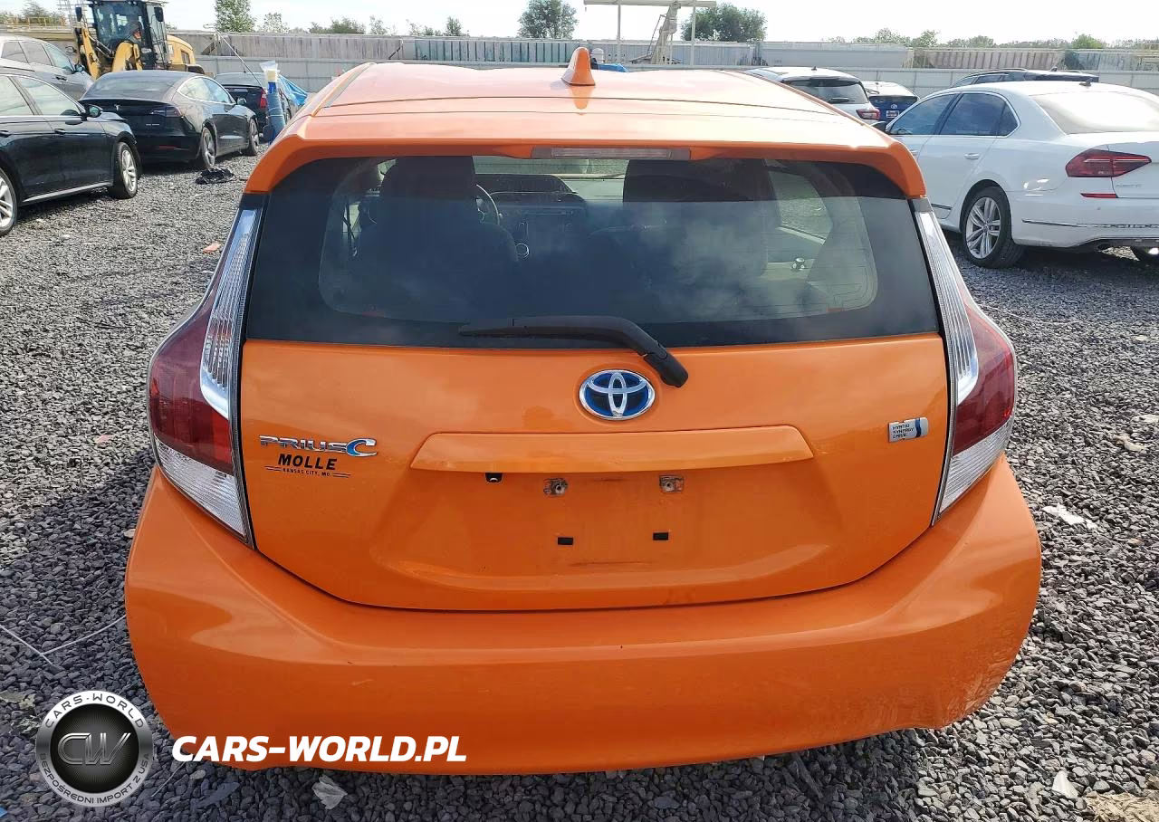 2015 Toyota Prius C Two VIN:JTDKDTB38F1088840 - 6