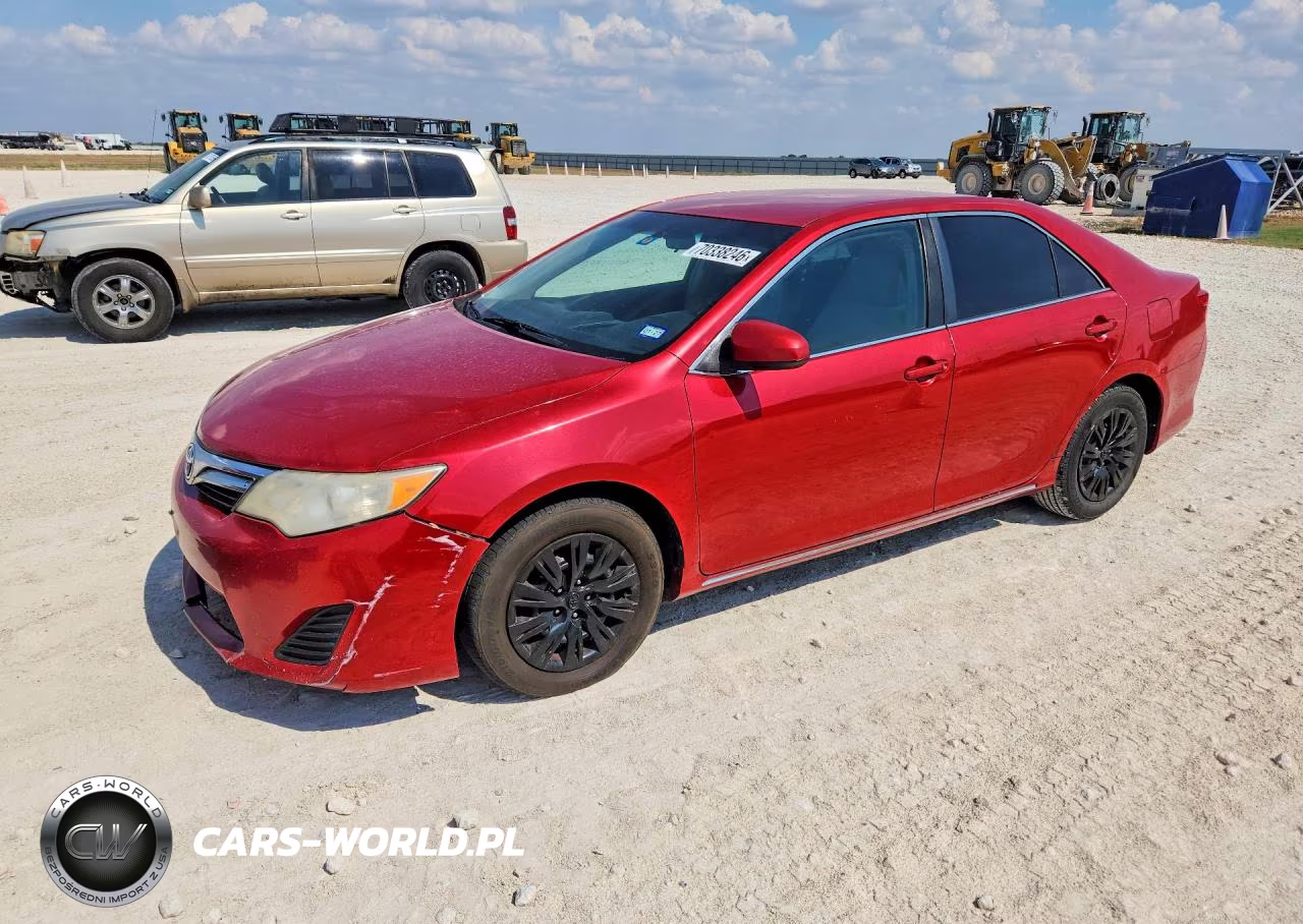 2013 Toyota Camry Le – zdjęcie 1 z 12