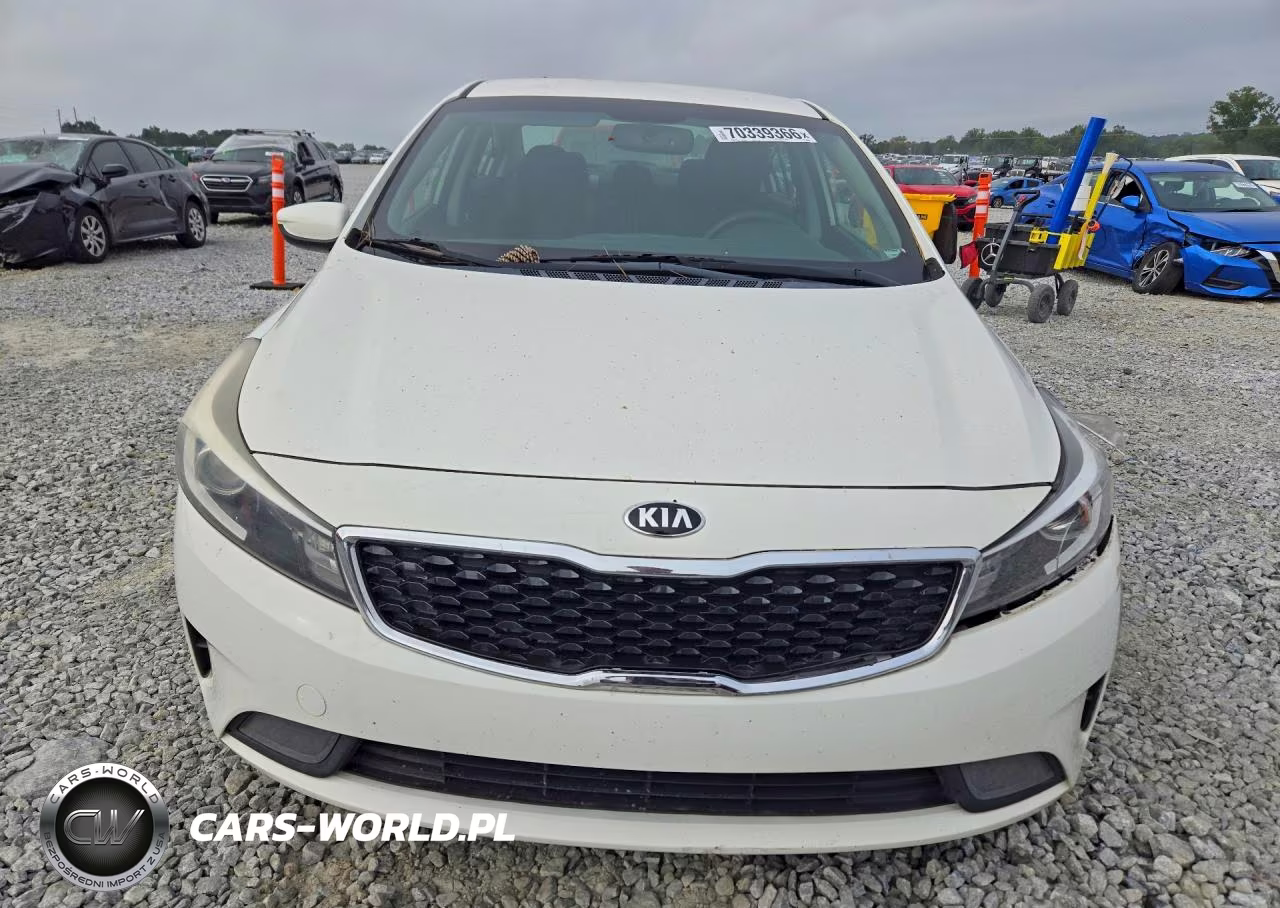 2018 Kia Forte VIN:3KPFK4A72JE205562 - 5